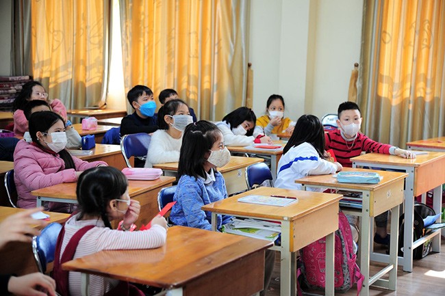 nhieu-tinh-thanh-dong-loat-cho-hoc-sinh-di-hoc-tro-lai-tu-hom-nay-175-s-1621213688-507-width65...jpg